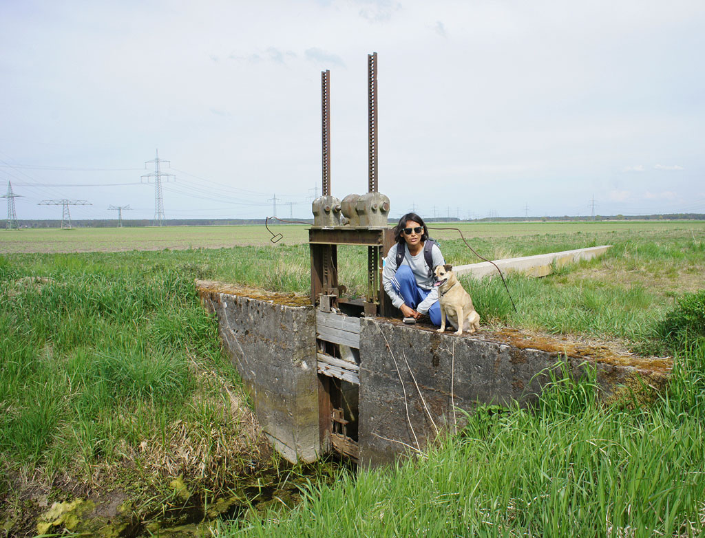 Saskia and Millie sitting next to a weir.