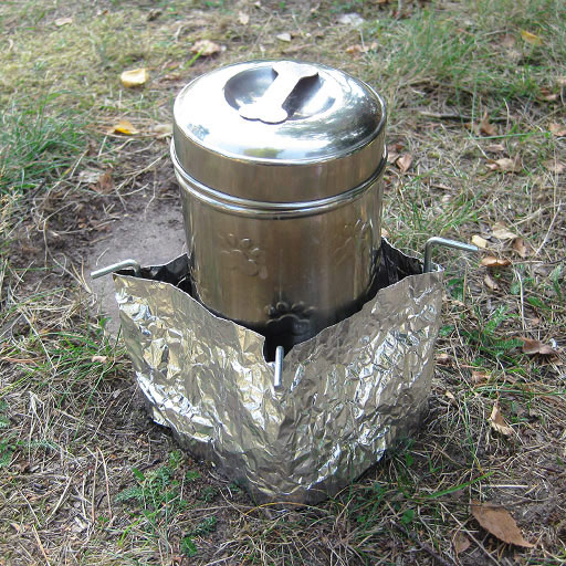 Cooking pot and a simple windscreen.