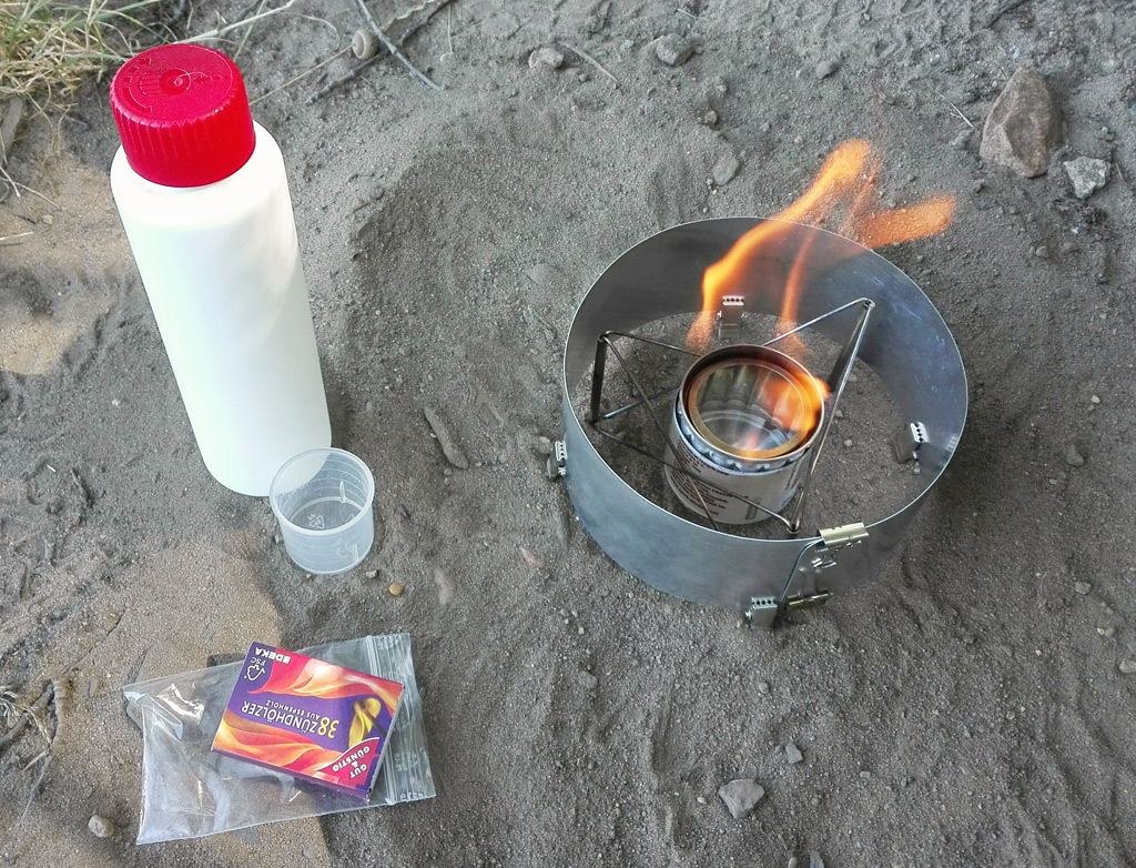 DIY alcohol stove, pot stand and windscreen